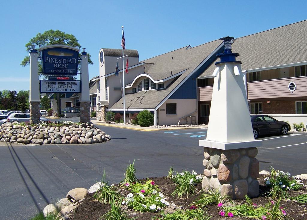 Pinestead Reef Resort Traverse City Bagian luar foto