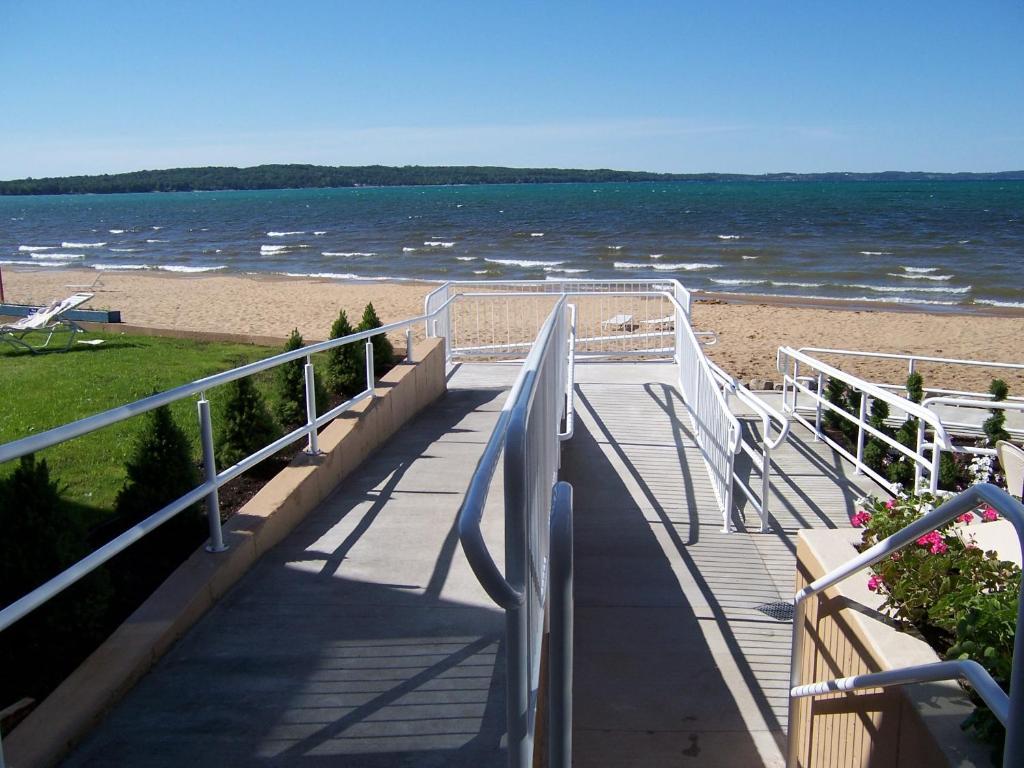 Pinestead Reef Resort Traverse City Bagian luar foto